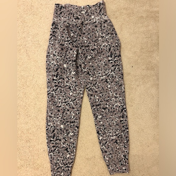 Athleta salutation textured jogger - Picture 3 of 3